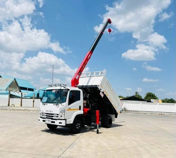 Truck-Mounted Crane with Dump Body