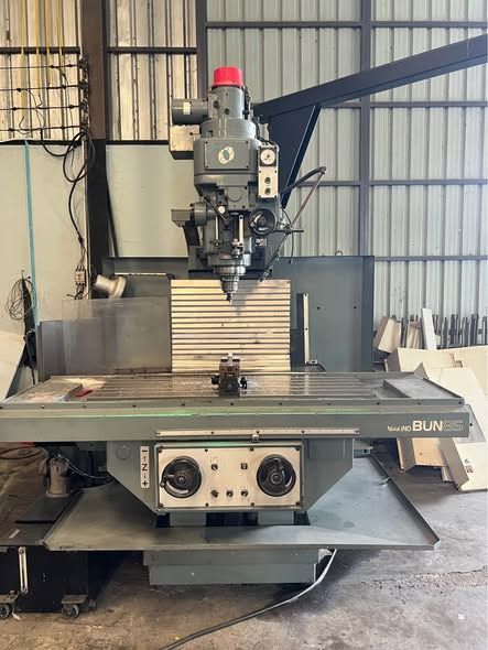 Milling Machine Makino · BUN85