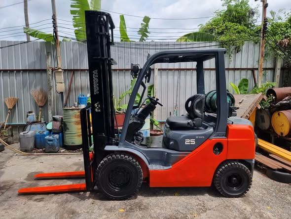 Forklift Toyota · 8FG25