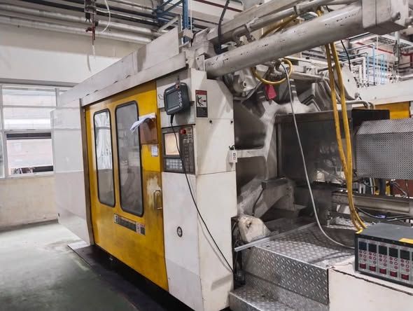 Injection Molding Machine JSW / Toshiba · JSW J350EIII; Toshiba IS650GT