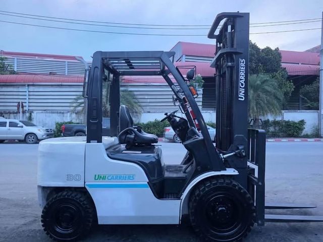 Diesel Forklift UniCarriers · YG1F2A30U