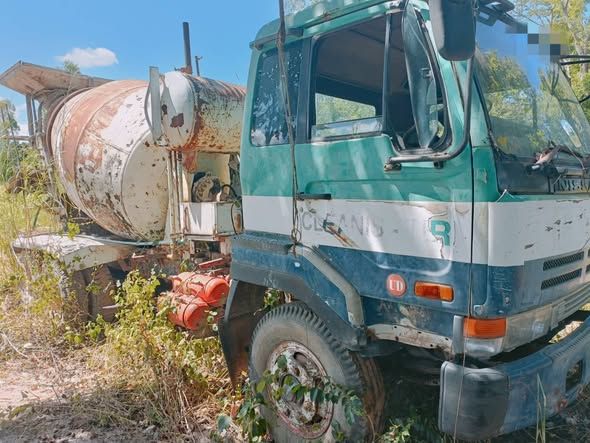 Concrete Mixer Truck Nissan · CW30
