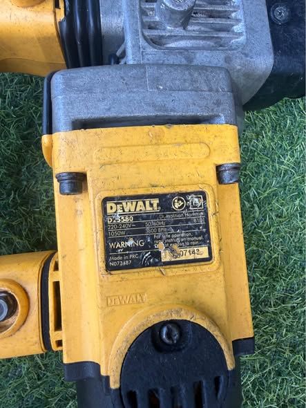 ค้อนสกัดไฟฟ้า DeWalt · D25580