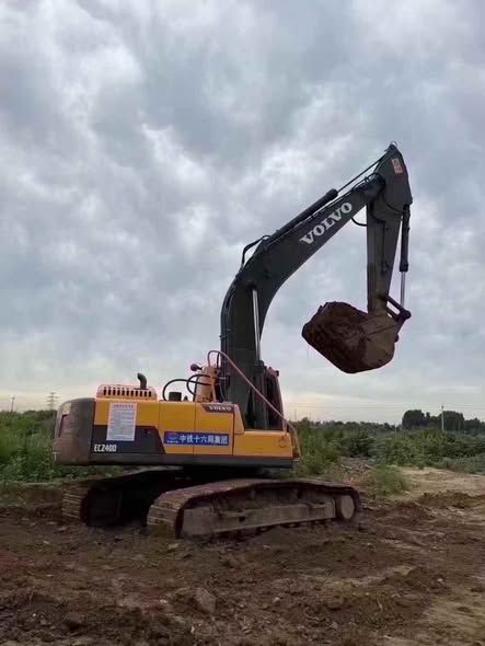 Excavator Volvo · 240