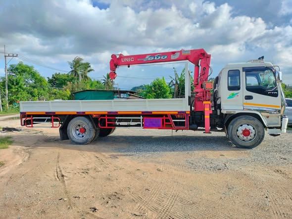 Crane, truck-mounted Isuzu / Unic · Isuzu Deca