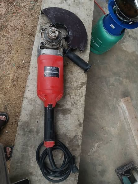 Angle Grinder Makita · MT902