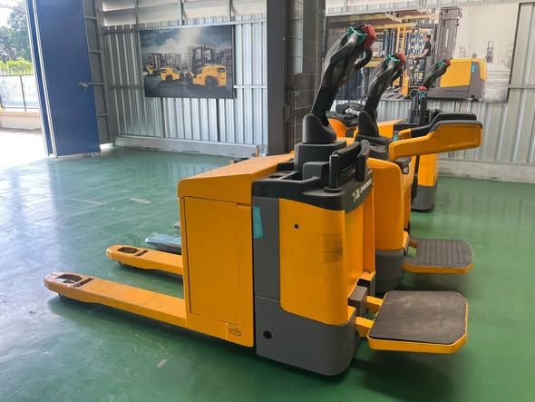 Powered Pallet Truck