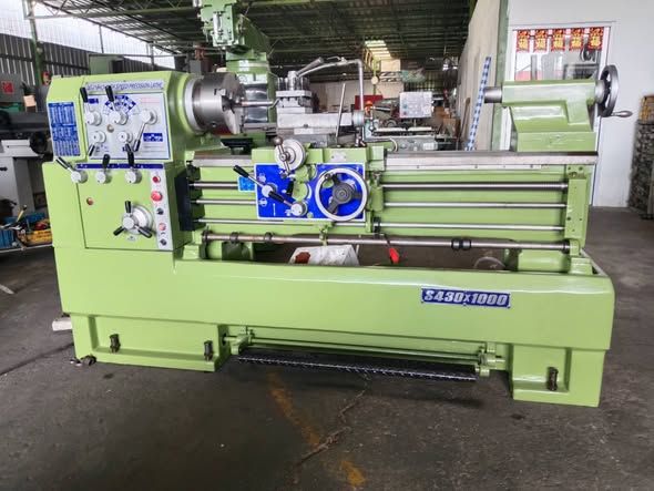 Manual Lathe