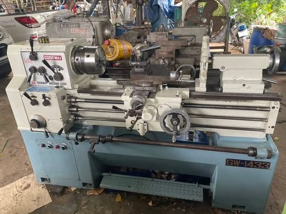 Manual Lathe Goodway