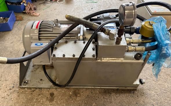 Hydraulic Power Unit Mitsubishi · Yuken PV2R1-8-F-RAA-42