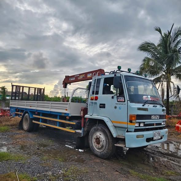 Truck-Mounted Crane Isuzu · Rocky FTR 165