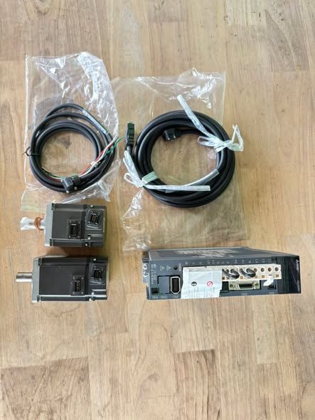Servo Motor Mitsubishi · MR-J3-60B, MR-J3ENCBL5M-A1-H, MR-PWS1CBL2M-A2-H, HF-MP43, HF-KP23