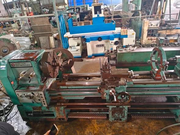 Manual Lathe Newty