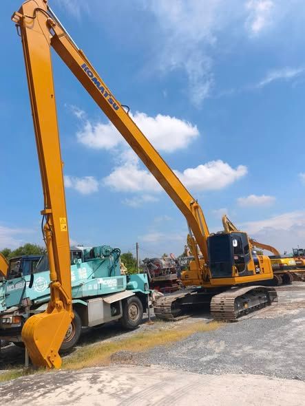 Excavator Komatsu · PC200-8