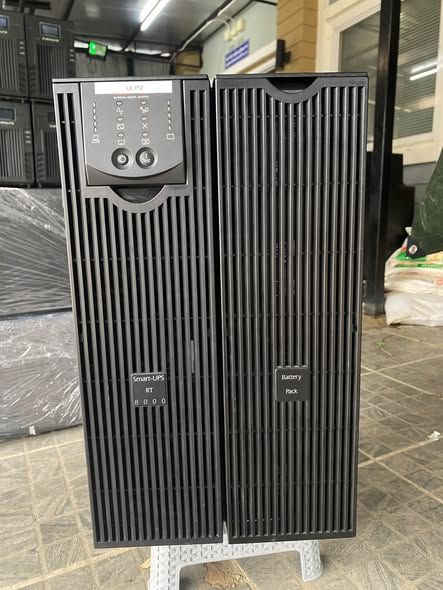 Uninterruptible Power Supply APC · SURT8000XLI