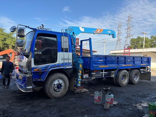 Crane (Truck-Mounted) Isuzu · 6HL 200