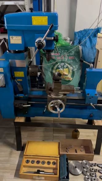 Manual Lathe with Milling Function HQ400/3