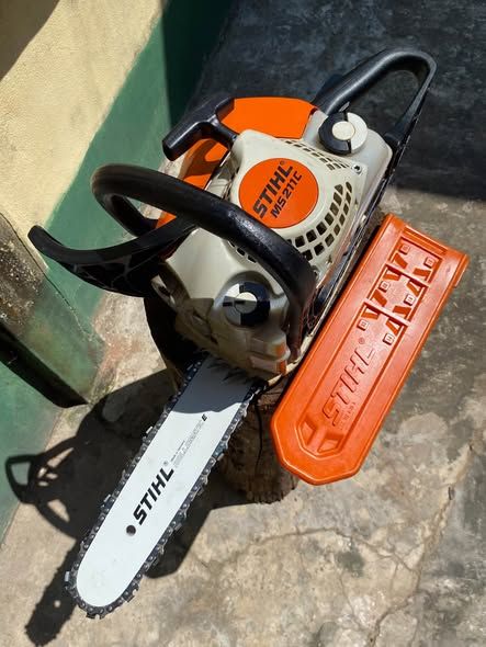 Chainsaw Stihl · MS211C