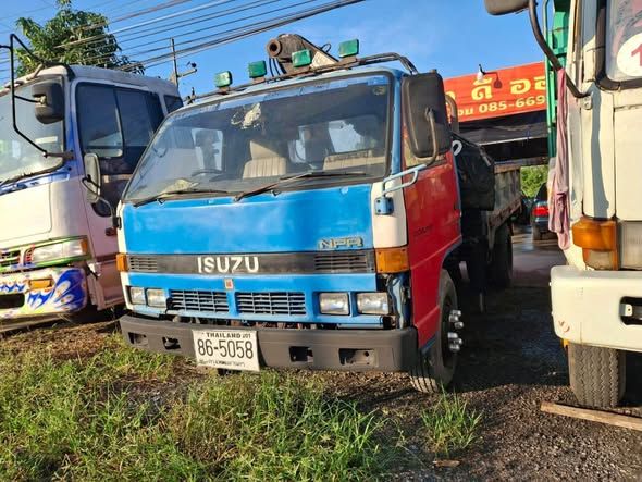 Truck-Mounted Crane Isuzu · NKR