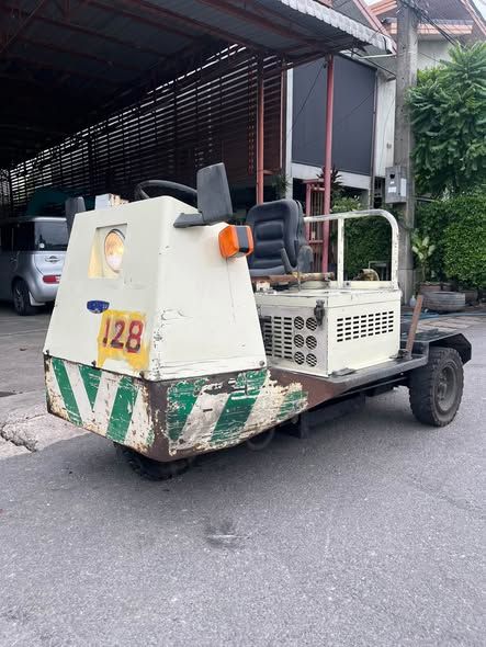 Tow Tractor
