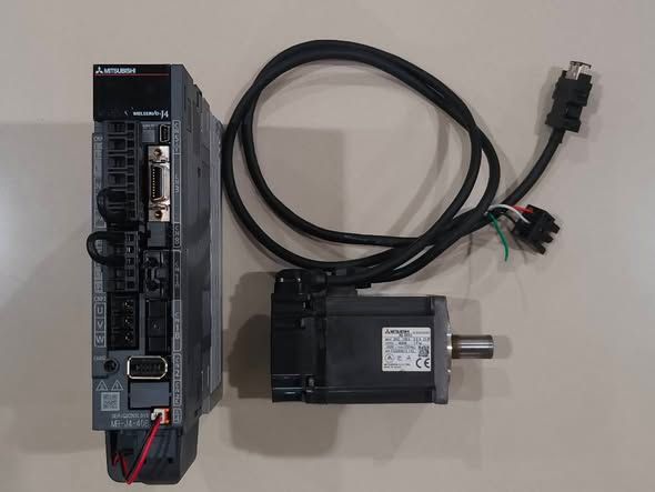 Servo Motor Mitsubishi · MR-J4-40B / HG-KR43