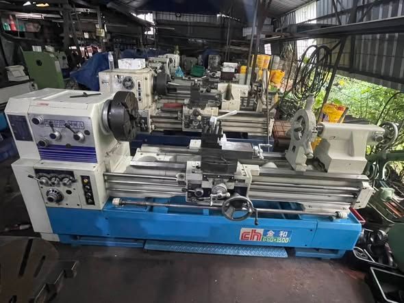 Manual Lathe Chin-Hung