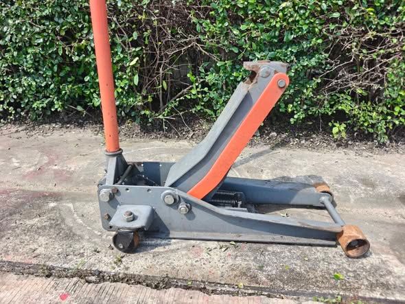 Hydraulic Floor Jack