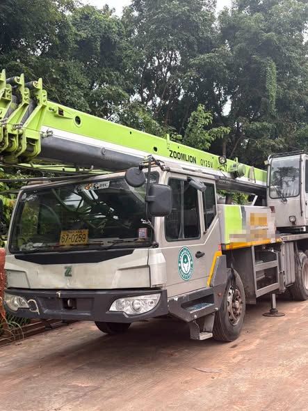 Crane, 16-ton telescopic