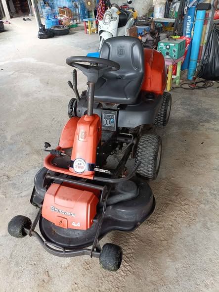 Riding Lawn Mower, 4x4 Husqvarna
