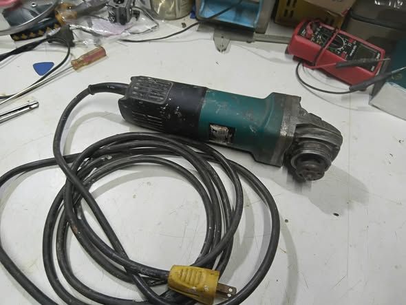 Angle Grinder Makita · 9553