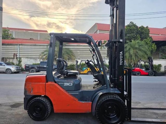 Forklift Toyota · 8FD30