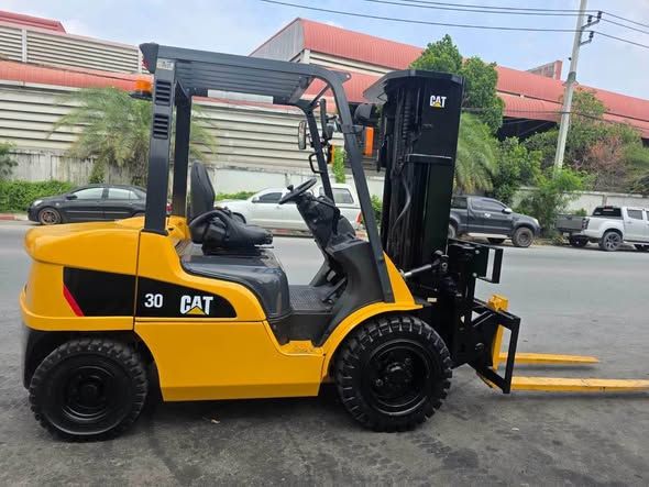 Forklift Caterpillar · DP30NT