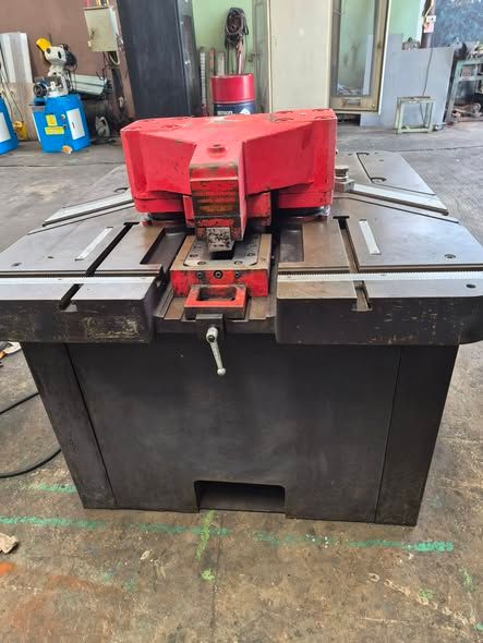 Shearing Machine (Corner Notcher) AMADA · CSW-250