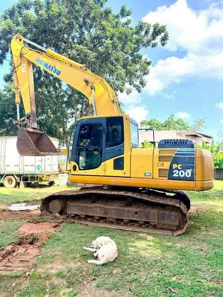 Excavator Komatsu · PC200-8