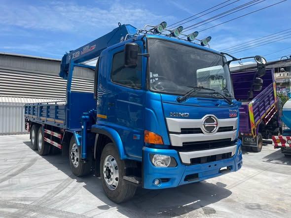 Truck-Mounted Crane XCMG · HINO VICTOR