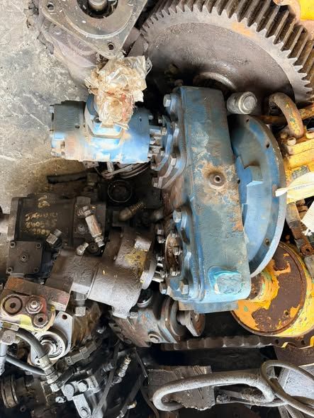 Industrial Gearbox with Two-Stage Hydraulic Pump