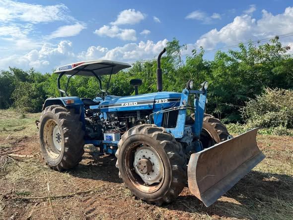 Tractor Ford · 7810